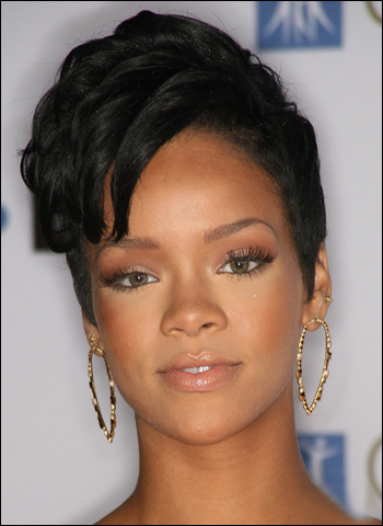 rihanna haircut. Rihanna with Short Hairstyle