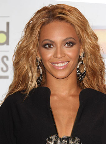 Beyonce's Tousled, Long Wavy Hairstyle