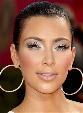 kim kardashian hairstyles 2009. Kim Kardashian#39;s Sleek Low Bun