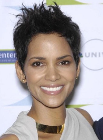 images halle berry hairstyles. Halle Berry#39;s Chic Pixie
