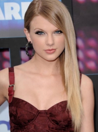 Taylor Swift With Straight Hair And Bangs. Taylor Swift#39;s Super Straight