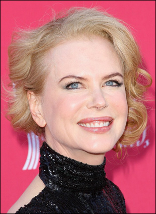 Nicole Kidman Layered Short Curly Hairstyle at ACMs 2009